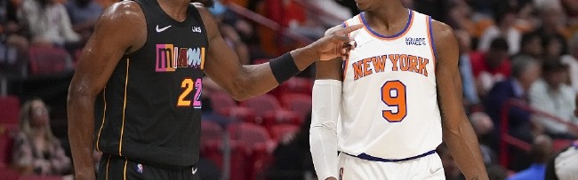  巴特勒关键球热火险胜尼克斯  