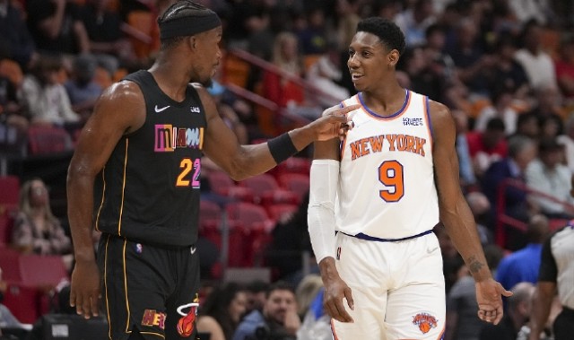  巴特勒关键球热火险胜尼克斯  